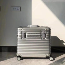 Aluminium-Magnesium Hard Shell Suitcase With 360° Spinner Wheels