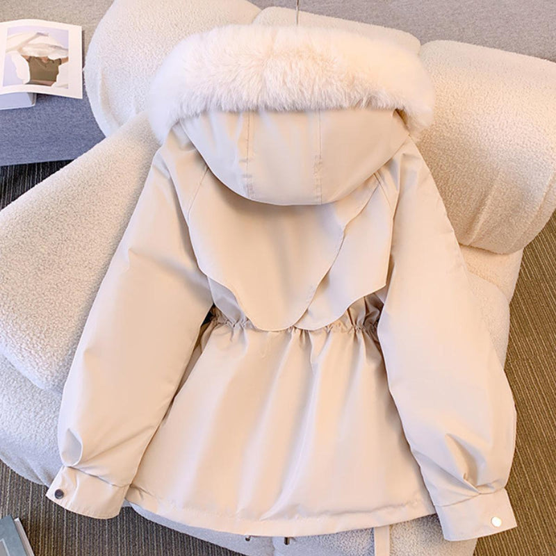 Chic Women&#39;s Winter Coat With Fur Hood