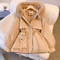 Chic Women&#39;s Winter Coat With Fur Hood