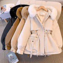 Chic Women&#39;s Winter Coat With Fur Hood