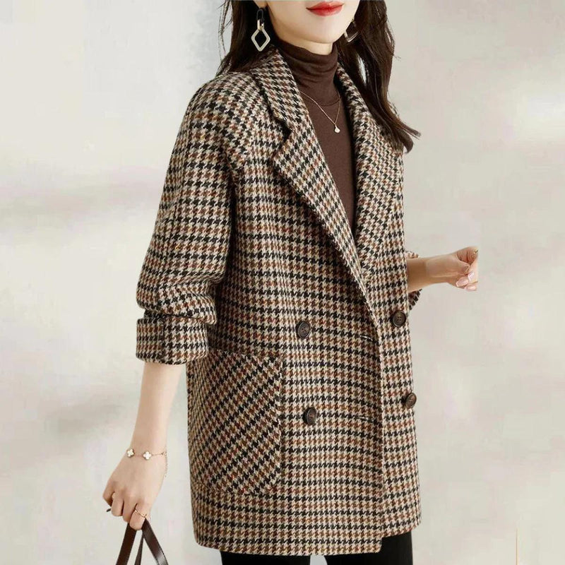 Classic Double-Breasted Women&#39;s Wool Blend Coat
