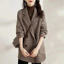 Classic Double-Breasted Women&#39;s Wool Blend Coat
