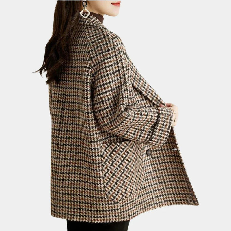 Classic Double-Breasted Women&#39;s Wool Blend Coat