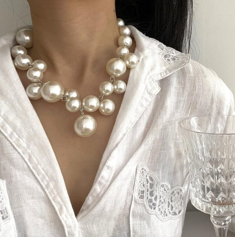 Elegant Round Pearl Necklace With Fitness Tracker