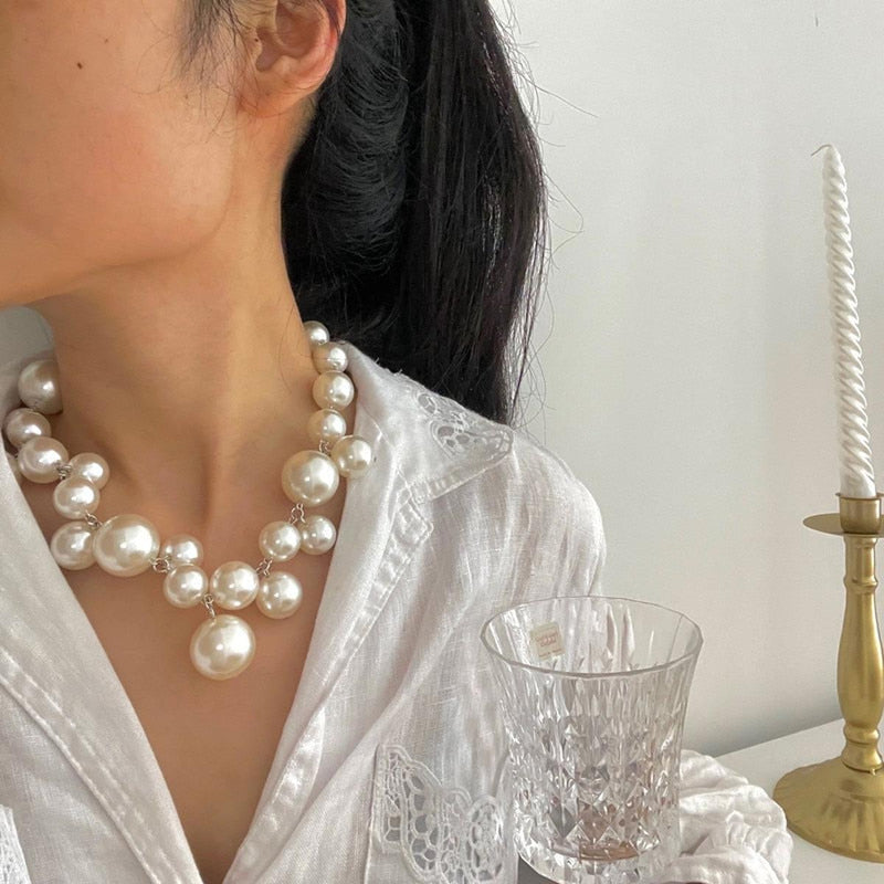 Elegant Round Pearl Necklace With Fitness Tracker