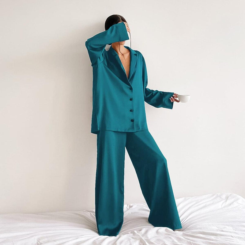 Elegant Satin Two-Piece Pyjama Set With Notched Collar