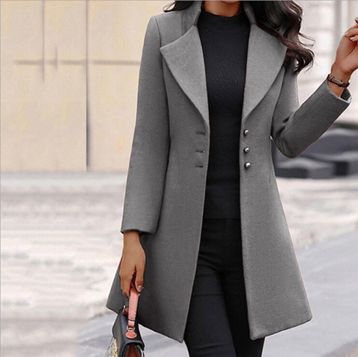 Elegant Women&#39;s Coat With Folded Collar And Shiny Buttons