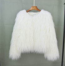 Elegant Women&#39;s Faux Fur Coat for Winter