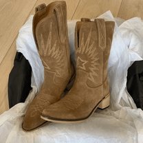 Embroidered Vintage Women&#39;s Leather Stiletto Boots