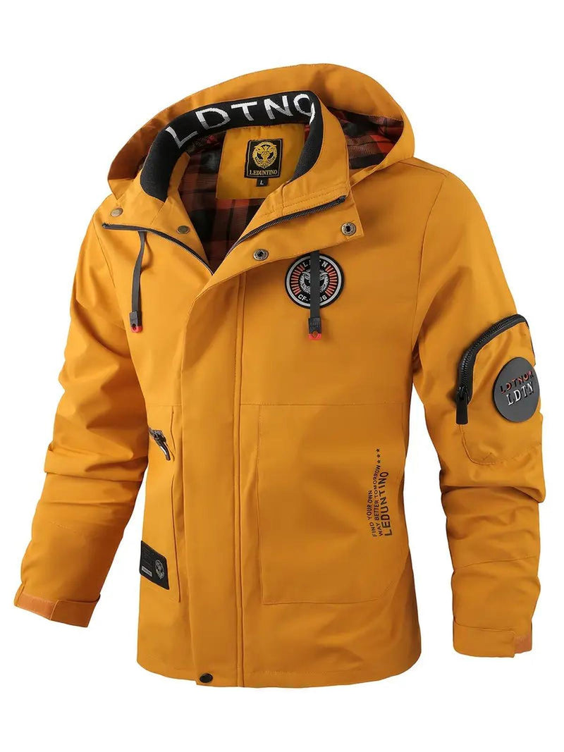 Lightweight Men&#39;s Waterproof Outdoor Jacket With Adjustable Hood