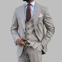 Lightweight Three-Piece Men&#39;s Suit With Notched Lapel
