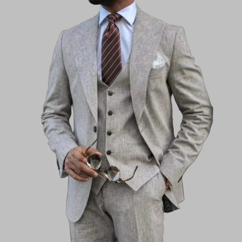Lightweight Three-Piece Men&#39;s Suit With Notched Lapel