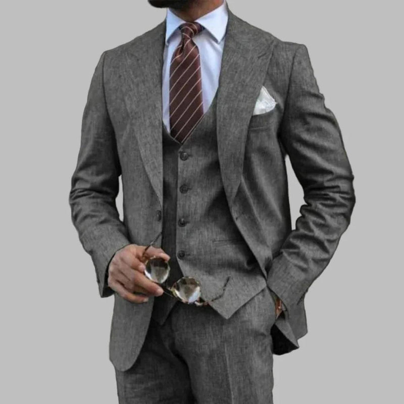 Lightweight Three-Piece Men&#39;s Suit With Notched Lapel