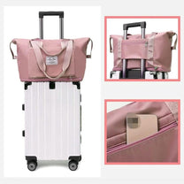 Lightweight Waterproof Weekend Travel Bag With Expandable Design