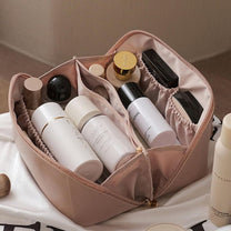 Luxurious Cosmetic Bag With Spacious Design