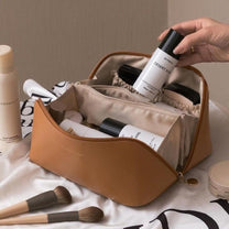 Luxurious Cosmetic Bag With Spacious Design