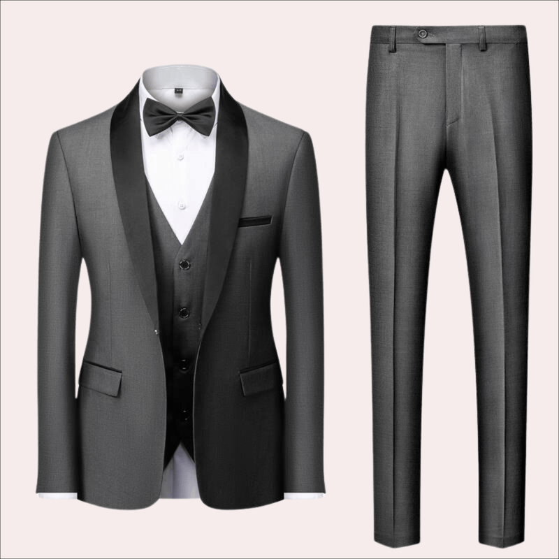 Men&#39;s Classic Three-Piece Business Suit With Satin Lapels