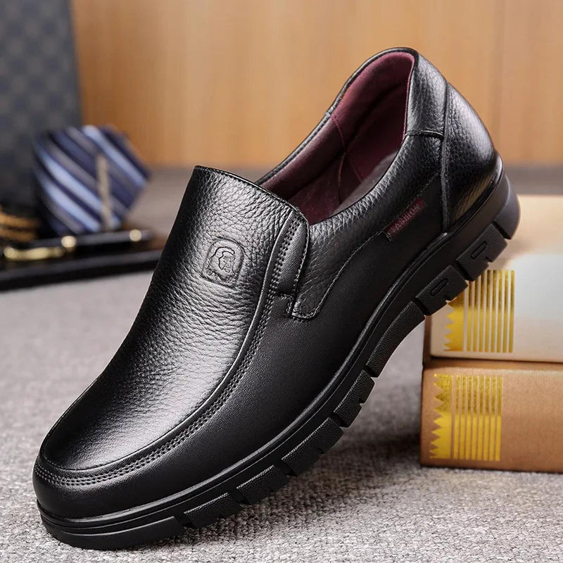 Men&#39;s Genuine Leather Casual Shoes With Flat Sole