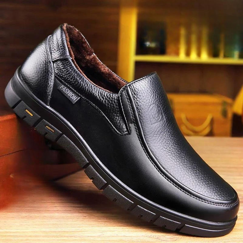 Men&#39;s Genuine Leather Casual Shoes With Flat Sole
