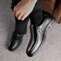 Men&#39;s Genuine Leather Casual Shoes With Flat Sole