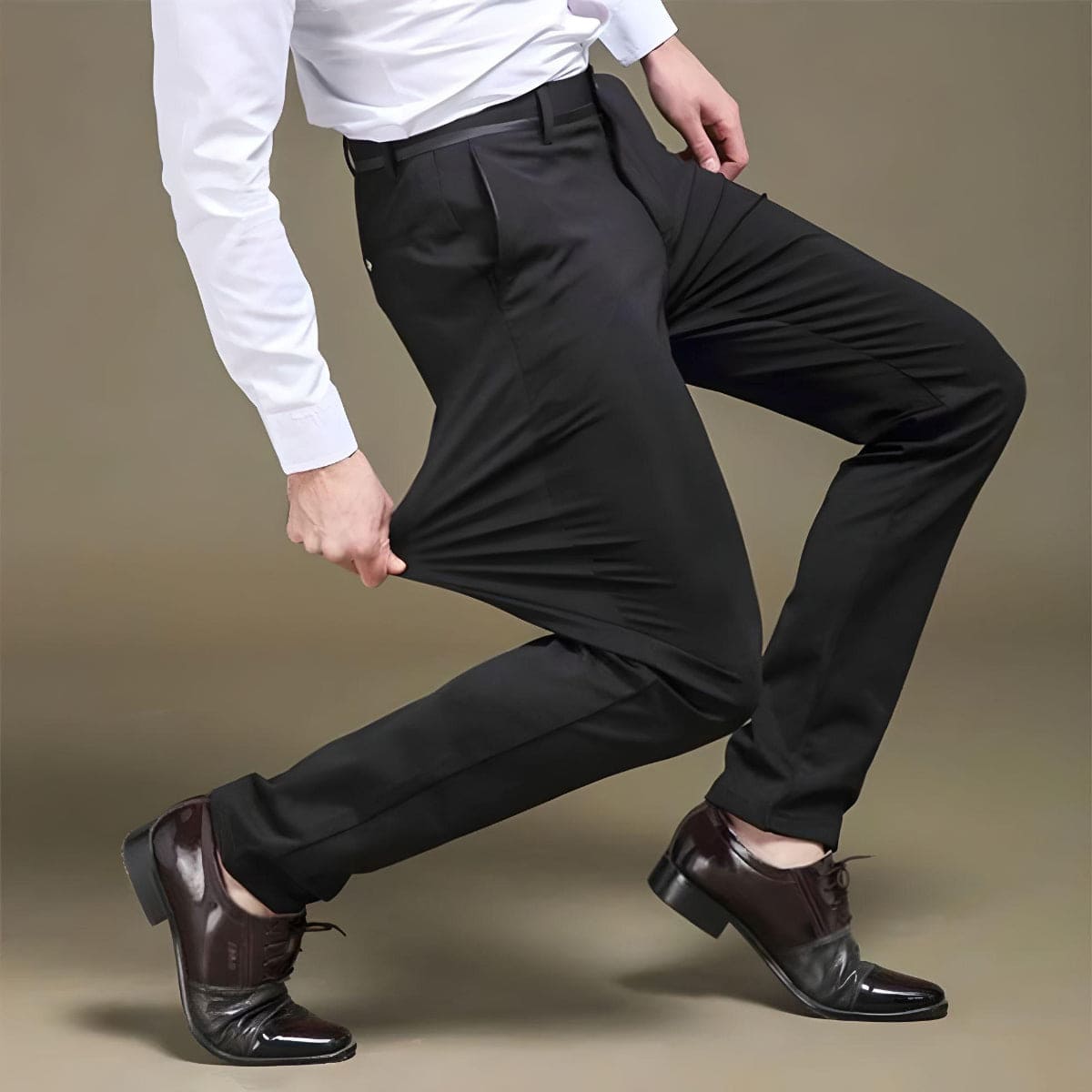Men&#39;s Stretch Pants With Water-Resistant Fabric