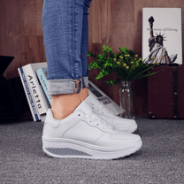Orthopedic Women&#39;s Black Leather Sneakers