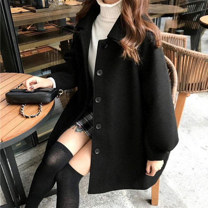 Oversized Women&#39;s Jacket With Modern Design