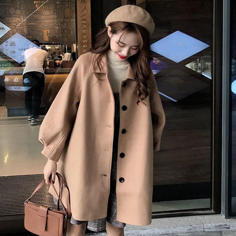 Oversized Women&#39;s Jacket With Modern Design