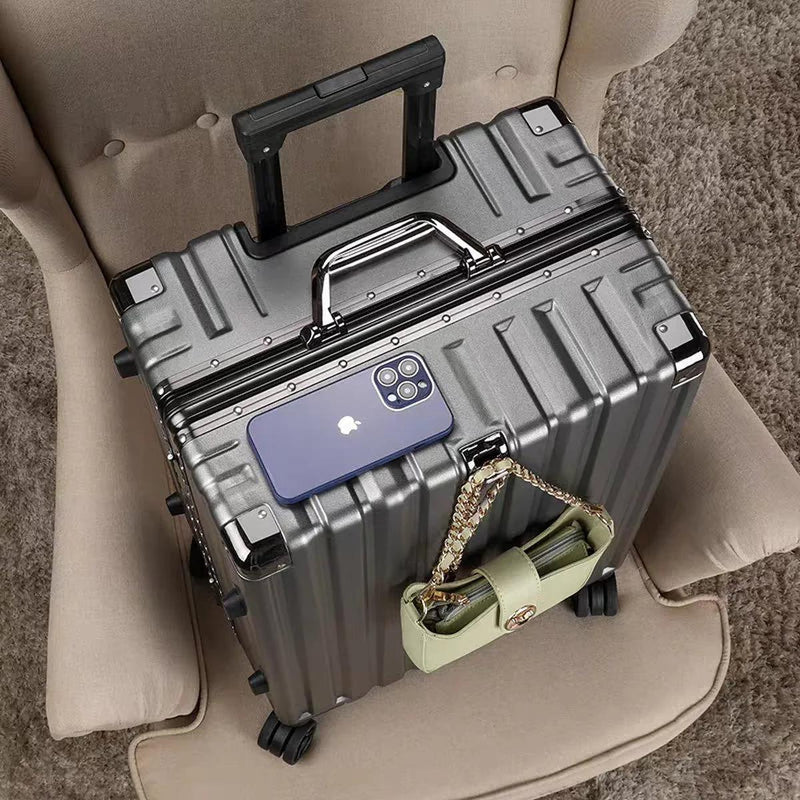 Premium Hard-Shell Suitcase With Aluminium Frame And 360° Spinner Wheels