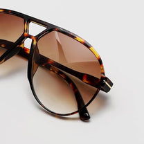 Retro Oversized Aviator Sunglasses With UV400 Protection