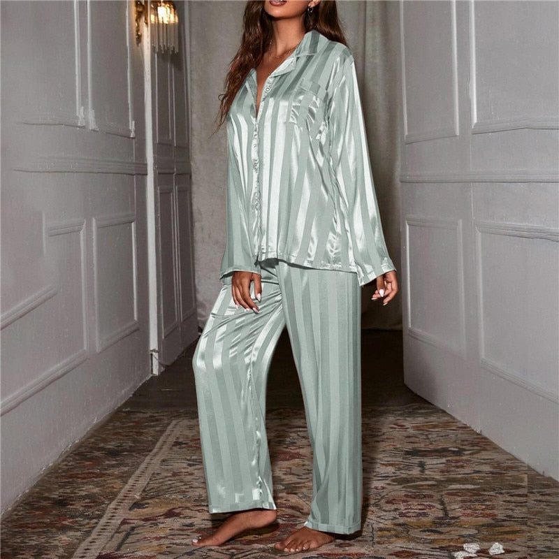 Satin Pyjama Set For Women With Relaxed Fit And Breast Pocket