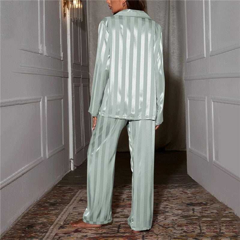 Satin Pyjama Set For Women With Relaxed Fit And Breast Pocket