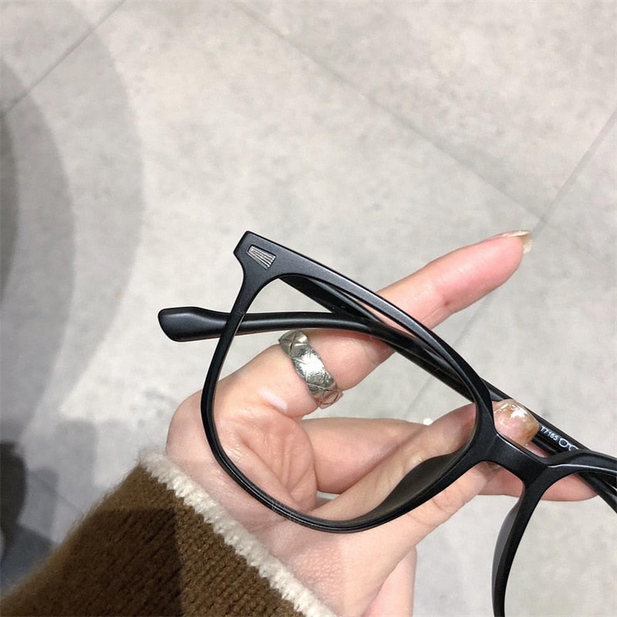 Short-Sighted Prescription Glasses with Blue Light Protection