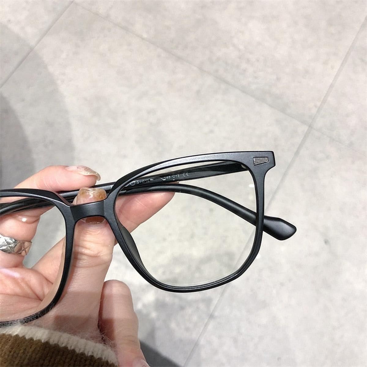 Short-Sighted Prescription Glasses with Blue Light Protection