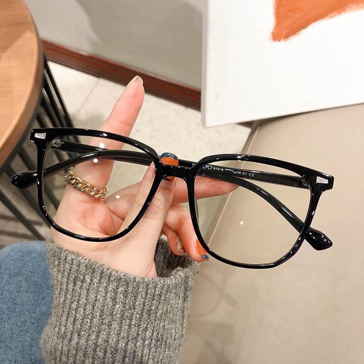 Short-Sighted Prescription Glasses with Blue Light Protection