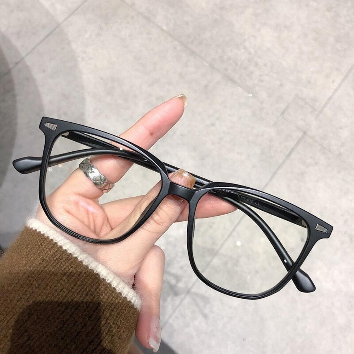 Short-Sighted Prescription Glasses with Blue Light Protection