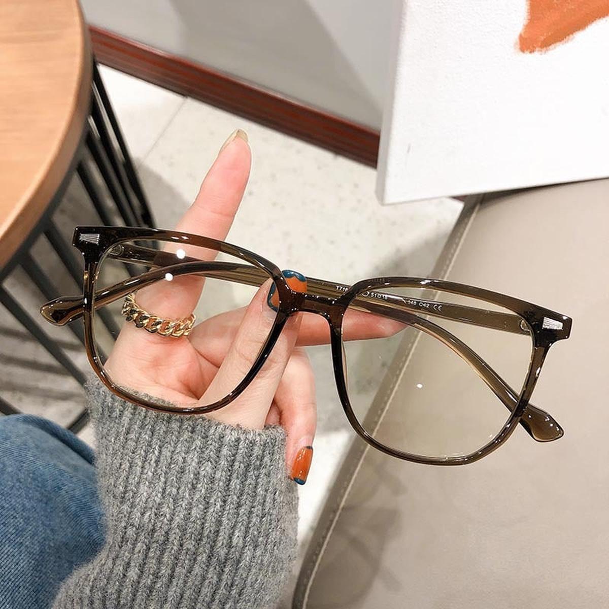 Short-Sighted Prescription Glasses with Blue Light Protection