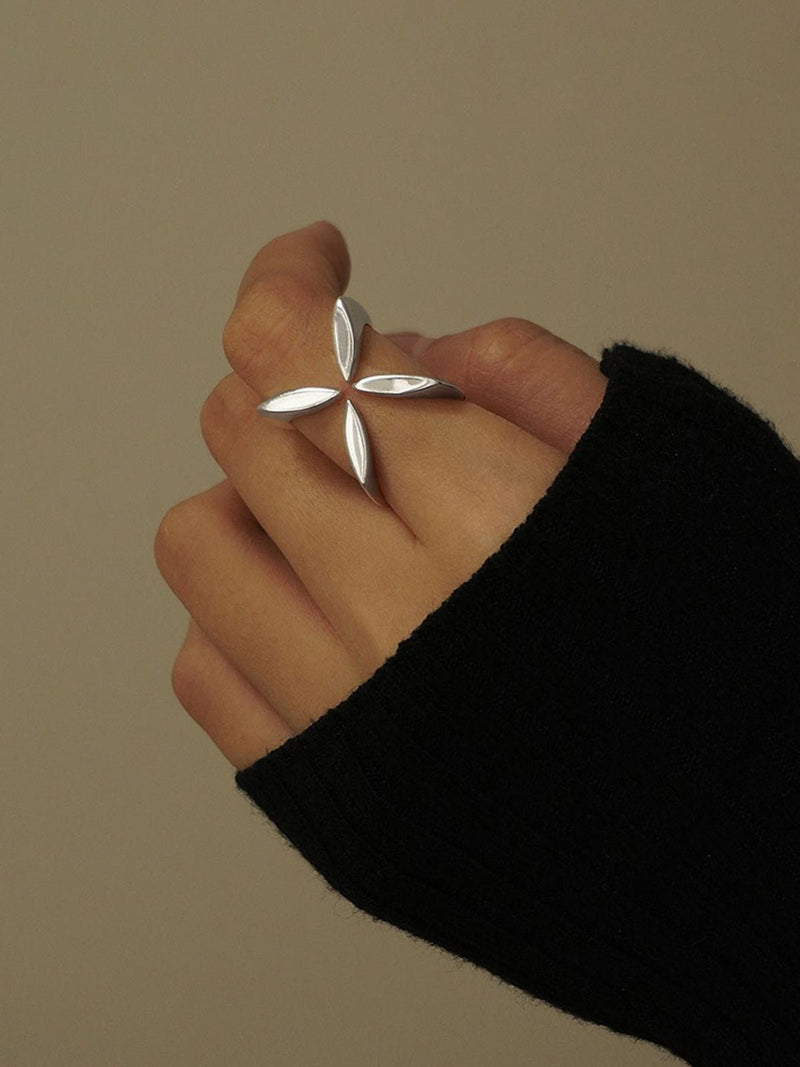 Silver Symmetrical Leaf Ring