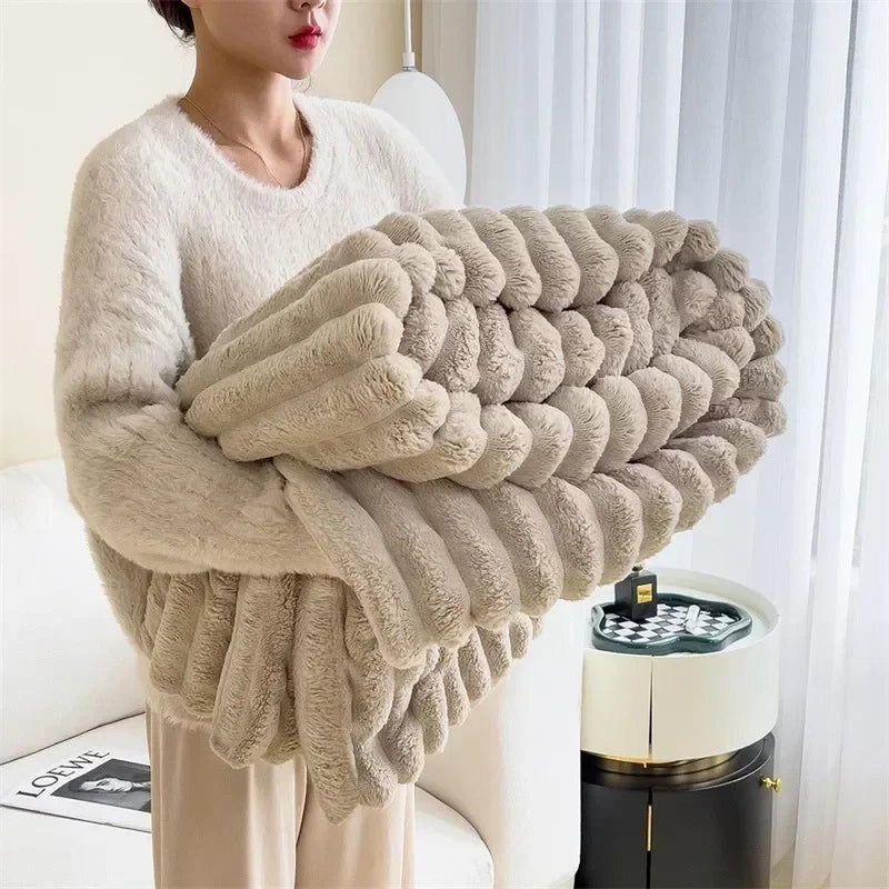 Soft Plush Maxi Blanket For Cozy Comfort