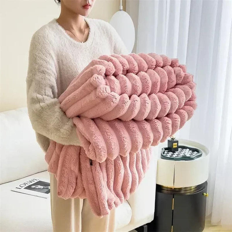 Soft Plush Maxi Blanket For Cozy Comfort