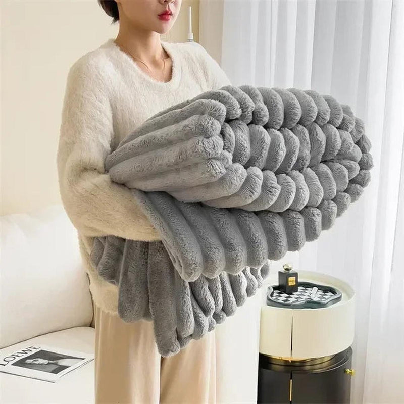 Soft Plush Maxi Blanket For Cozy Comfort