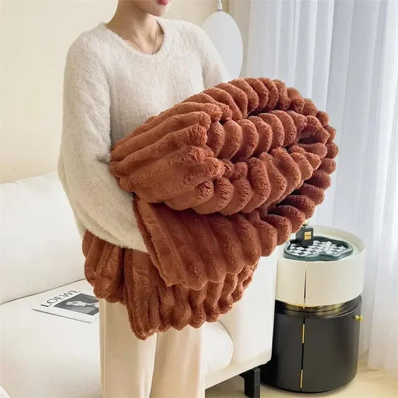 Soft Plush Maxi Blanket For Cozy Comfort