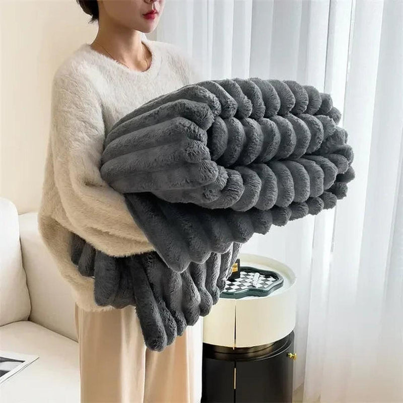 Soft Plush Maxi Blanket For Cozy Comfort