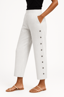 Striped Trousers – Light Structure, Lasting Style