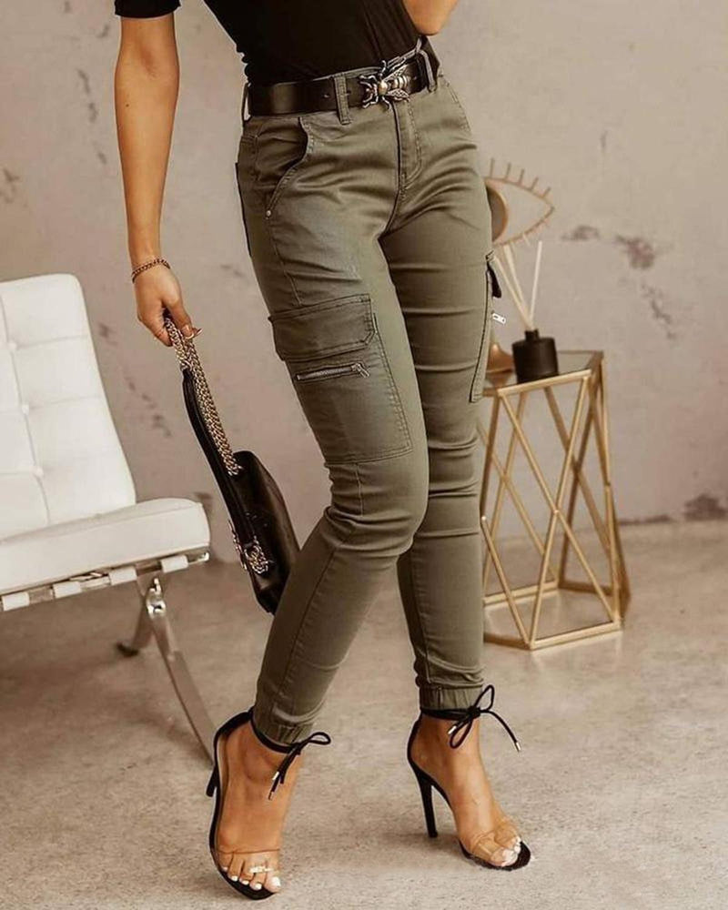 Stylish Cargo Jeans With Practical Pockets