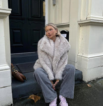 Stylish Faux Fur Coat for Elegant Comfort on Cold Days