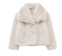 Stylish Faux Fur Coat for Elegant Comfort on Cold Days