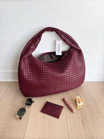 Stylish Vegan Leather Women&#39;s Tote Bag With Spacious Interior