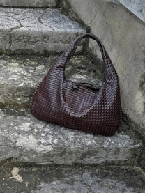 Stylish Vegan Leather Women&#39;s Tote Bag With Spacious Interior