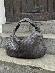 Stylish Vegan Leather Women&#39;s Tote Bag With Spacious Interior